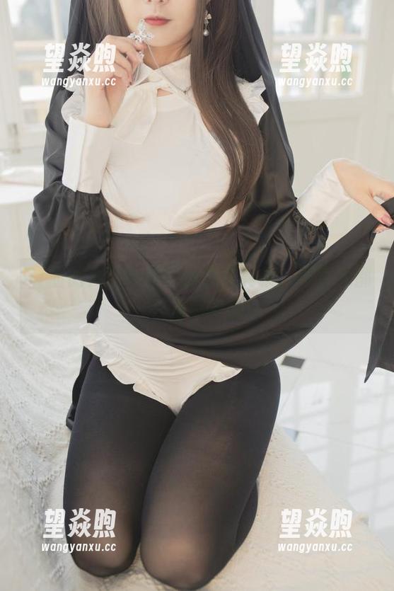 51酱的九月制服：原图写真集，连空气都在悄悄变热