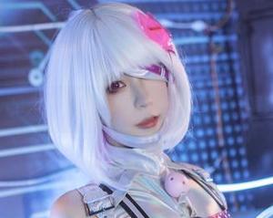 人家Quan冉有点饿，豹纹围绕，也有免费的写真奉上哦！