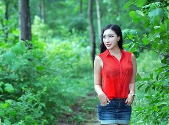 TuiGirl推女郎 – 图包里的甜心：哈尼宝宝私藏的迷人瞬间