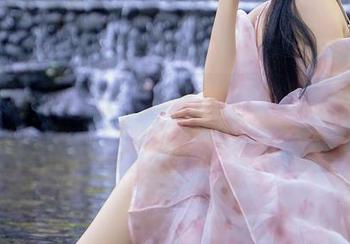Xiuren秀人网 – 黑色Yuki鱼儿，逆流而上：写真精选带你走入光影交错