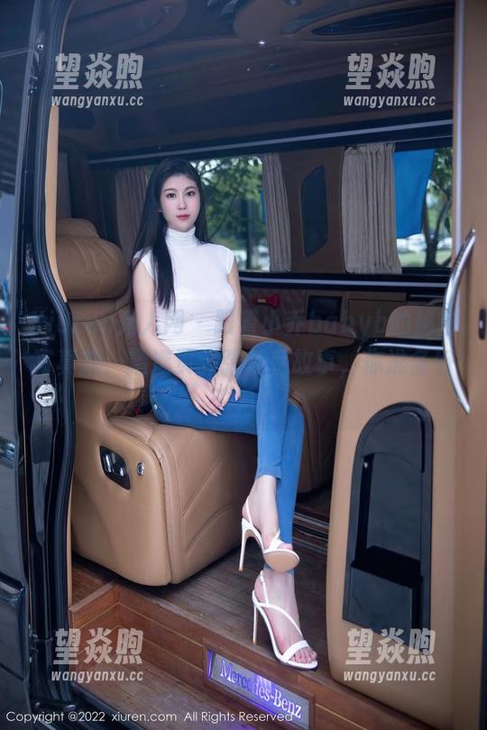 Xiuren秀人网 - 跟着小乔babyb的秘密写真集，精选页张张都是故事，你准备好了吗？