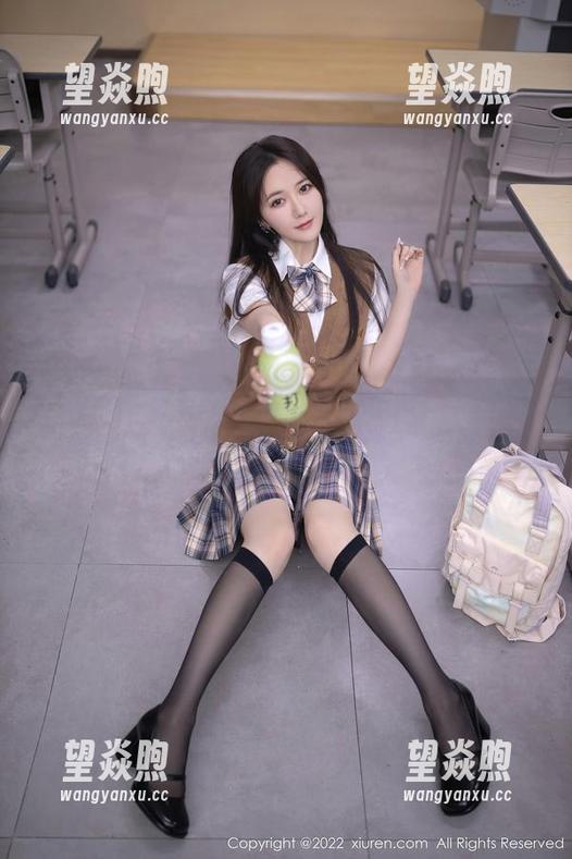 Xiuren秀人网 - 懒洋洋的图集！月野兔美妞的棉袜，感觉就像我是棉花糖！