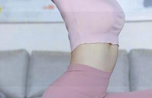 Xiuren秀人网 – 观看王馨瑶yanni的空姐写真，让我提腿的瞬间仿佛也能飞起来！