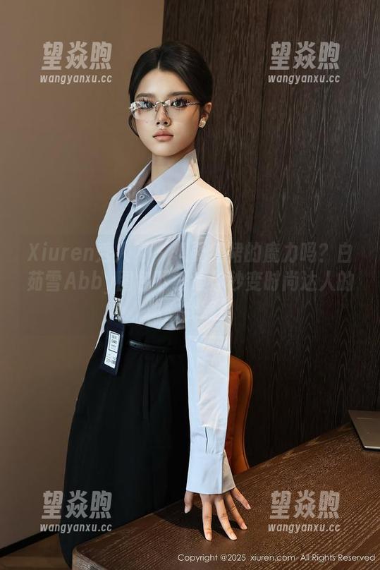 Xiuren秀人网 - 想要红裙的魔力吗？白茹雪Abby图包下载让你秒变时尚达人的秘密武器！