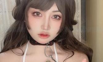 定制写真探秘：黑兽白精灵与一笑芳香沁的亲密瞬间
