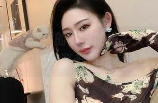 微密圈 – 不爱笑的赛琳的奶牛女仆，作品集里的每一张都像藏着心事。
