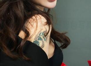 丽柜 – 免费领取！小璐璐粉色写真，少女心泛滥的瞬间。