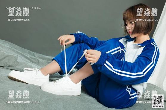 丽柜 - 潘潘的制服私房，真的是又美又糟的体验。