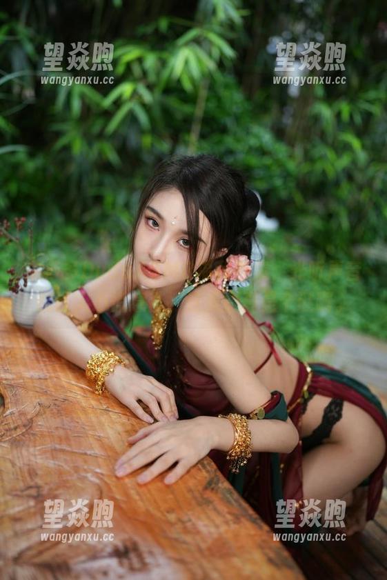 余多多DuduASMR福利合集，光听声音就让人心慌意乱，这美丽真是个谜啊。
