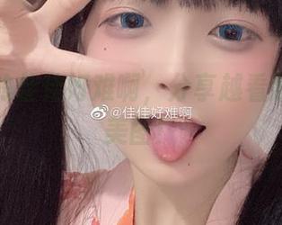 眼镜下的佳佳好难啊，分享越看越心动的美图！