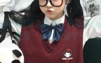 佳佳酱ovo的蓝色诱惑：吊带体操服写真更新，心跳加速中！