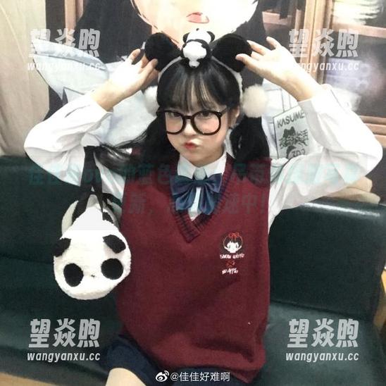 佳佳酱ovo的蓝色诱惑：吊带体操服写真更新，心跳加速中！