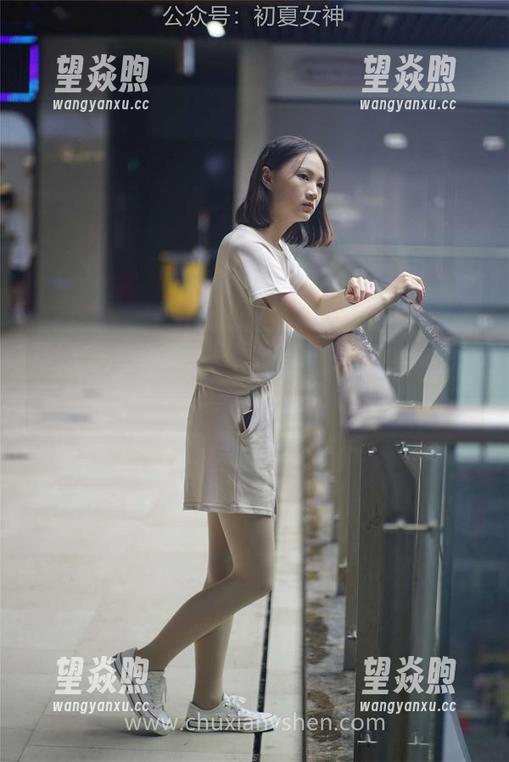 初夏女神 - 偷看安妮的定制护士图集，甜蜜的‘病痛’由此开始