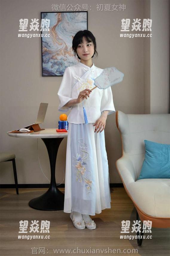 初夏女神 - 点点带你领略运动女孩的高清合集：那些风中的发丝和汗水打结的瞬间！