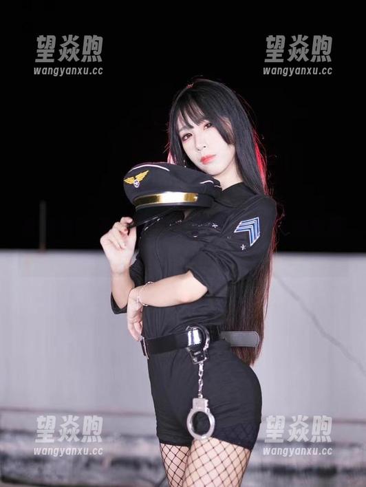 微密圈 - 不止是皮衣：十万口草莓粥粥原图里的那些小秘密
