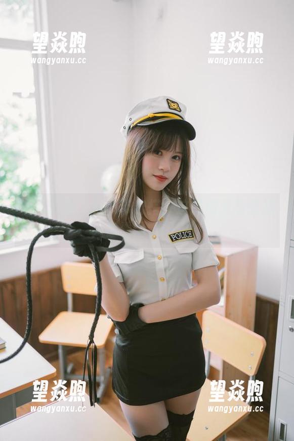 千反田鹿子的吊带穿搭：这图册里的情绪你看懂了吗？