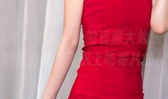 头条女神 – 空姐尹菲的资源大放送，看看她是怎么在飞机上吃薯片的！