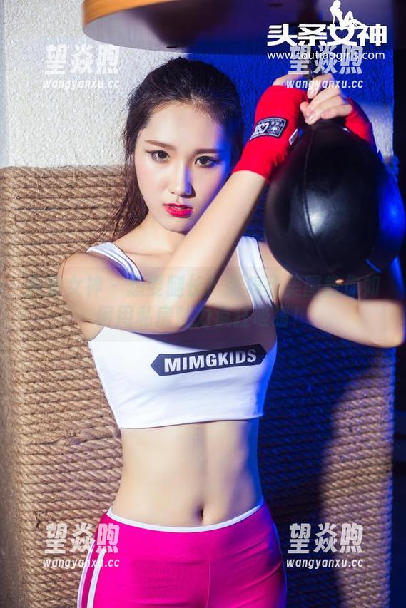 头条女神 - 想要腿长？张梓柔美图教你如何用私房魅力疯狂吸睛！