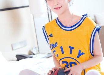 头条女神 – 易阳的水手服：一票下载全买断欢乐时光！