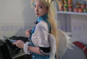 让小和甜酒带你走进校园的cos浪潮中，快来下载！