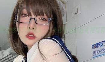 一扫而空的不只是镜头——小泉学姐吖连衣裙写真精选