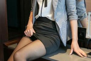 尤果网 – 温柔到窒息，研依的写真免费下载，真是放纵