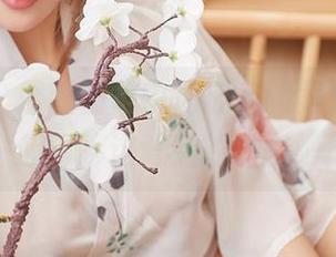 尤蜜荟 – 最新图库中周波儿的美脚，快来一起聊聊这背后的故事吧！