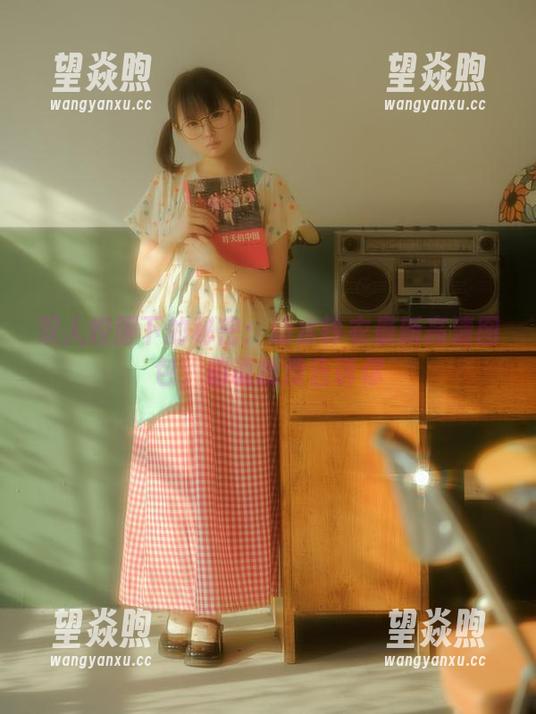 幼水铃衣 双人校服下的秘密:幼水铃衣最新高清图包,别说我没告诉你