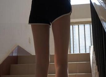 异思趣向 – 小七的图库分享：台球长腿辣妹，这个夏天不可错过！