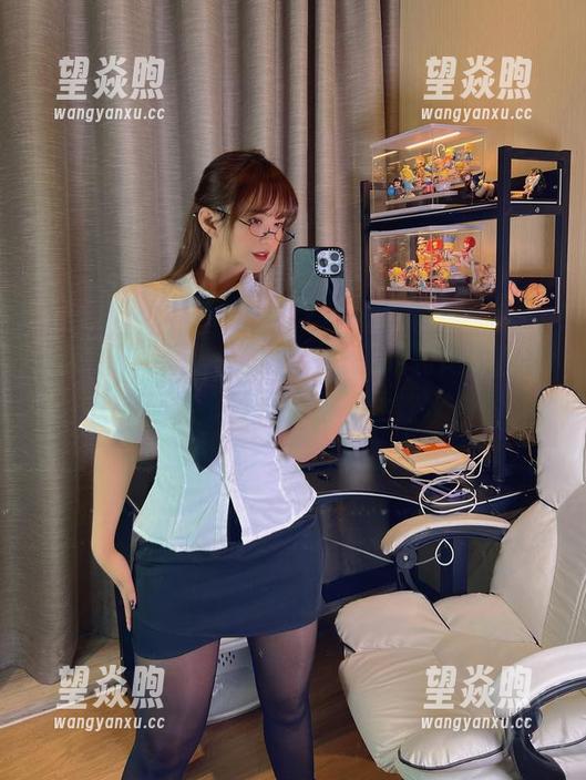 微密圈 - 看这些美图，张思允和她的白吊带袜合集，重要的是不要饮水看！