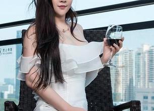 推女神 – 观看娜依灵儿粉色调的瞬间，作品像一缕春风轻轻拂过。