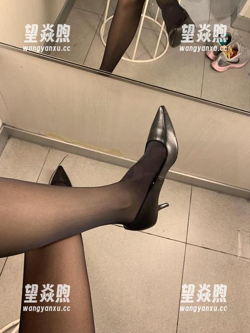 微密圈 - 桃脱了与秘书的趣味共舞，超赞套图精选，感受那一瞬的火花