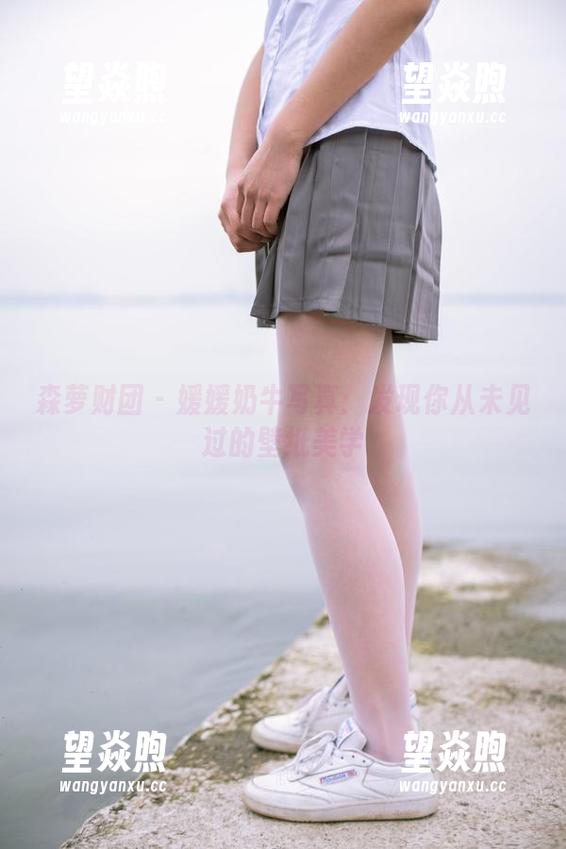森萝财团 - 媛媛奶牛写真：发现你从未见过的壁纸美学