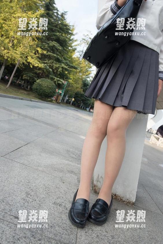 森萝财团黑白少女，透过美图图集你能读懂多少情绪？