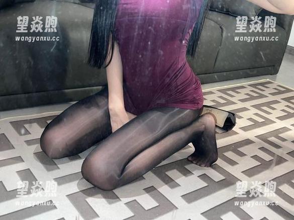 微密圈 - 更新！看沈汝凡超哇塞美脚的原图，真是让我怀疑人生的节奏！