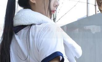 免费探索浅安安的镂空写真，宛如梦境般的视听享受。