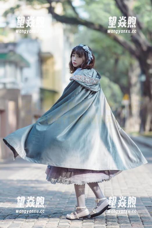 图片作品中的“旗袍少女”，她的疯猫ss博主也许是个隐藏的喜剧天才！