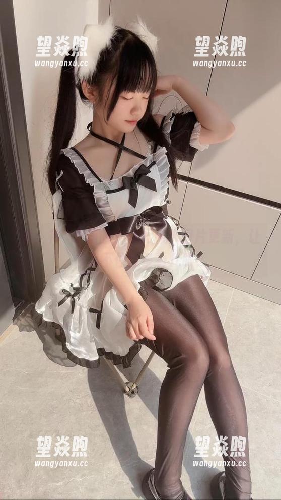 看！神沢永莉的女仆死库水图片更新，让你忍不住想多看几眼！