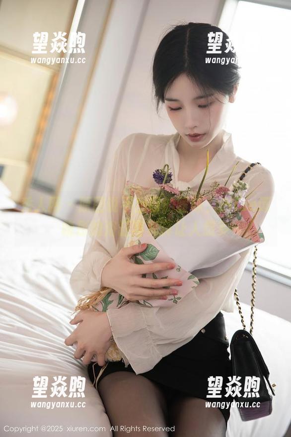 秀人网 - 原图说不出口的暧昧，Elise谭晓彤的浴缸写真真让人想多