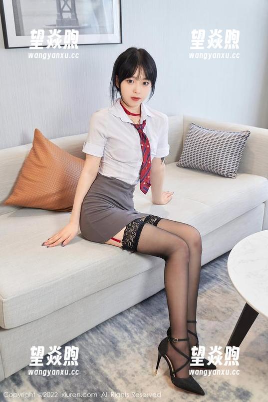 秀人网-奈奈子 秀人网 - 高画质的奈奈子校服:魔法般的青春瞬间在这里!
