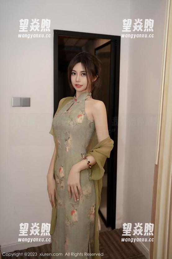 秀人网 - 娜比的校园作品：我开始怀疑我当年的“校园生活”。