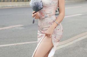 秀人网 – 看这儿！高清资源里的欧阳妮娜娜办公室日常