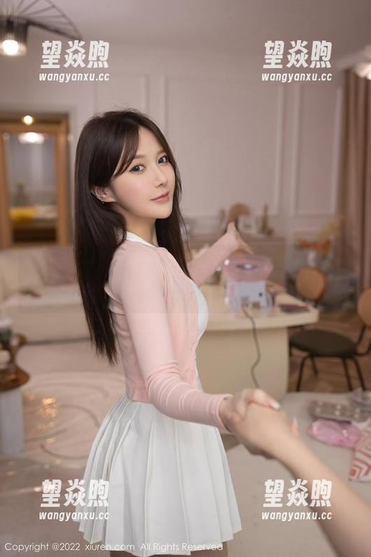 秀人网 - 制服合集大揭秘！波巧酱的作品让人欲罢不能！