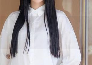 秀人网 – 光影交错的瞬间，范小宣的泳衣高清图包带你解锁夏日新姿势！