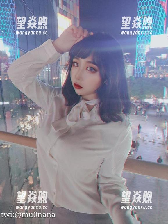 穆零Mu0这粉草图包就是我的心头好！原图的感觉让我想一直盯着看。