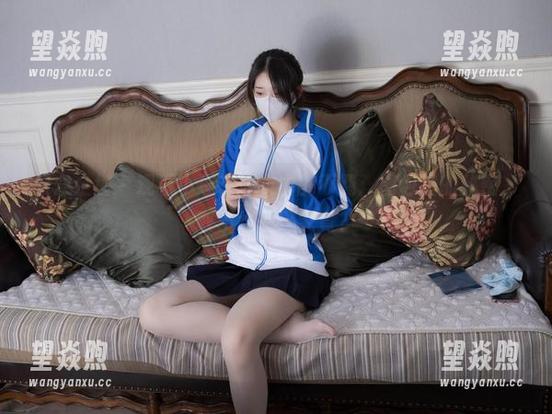 紧急企划 - 观看小恩在泳衣中的不羁：图包里的秘密，敢不敢一探究竟？