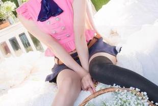 在绮太郎的私房里，小鸟游六花与兔女郎的秘密时光