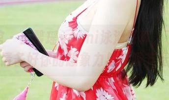 美媛馆 – 王馨瑶yanni泳池写真，下载时请备好你的想象力与呼吸节奏