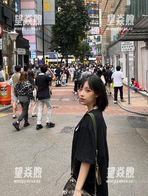从未见过的福利：舞小喵空姐图集带你飞起来