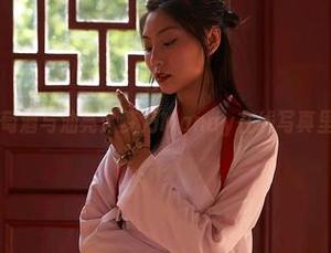 蜜桃社 – 葡萄酒与油亮：梦乃Mandy在线写真里的微醺时光